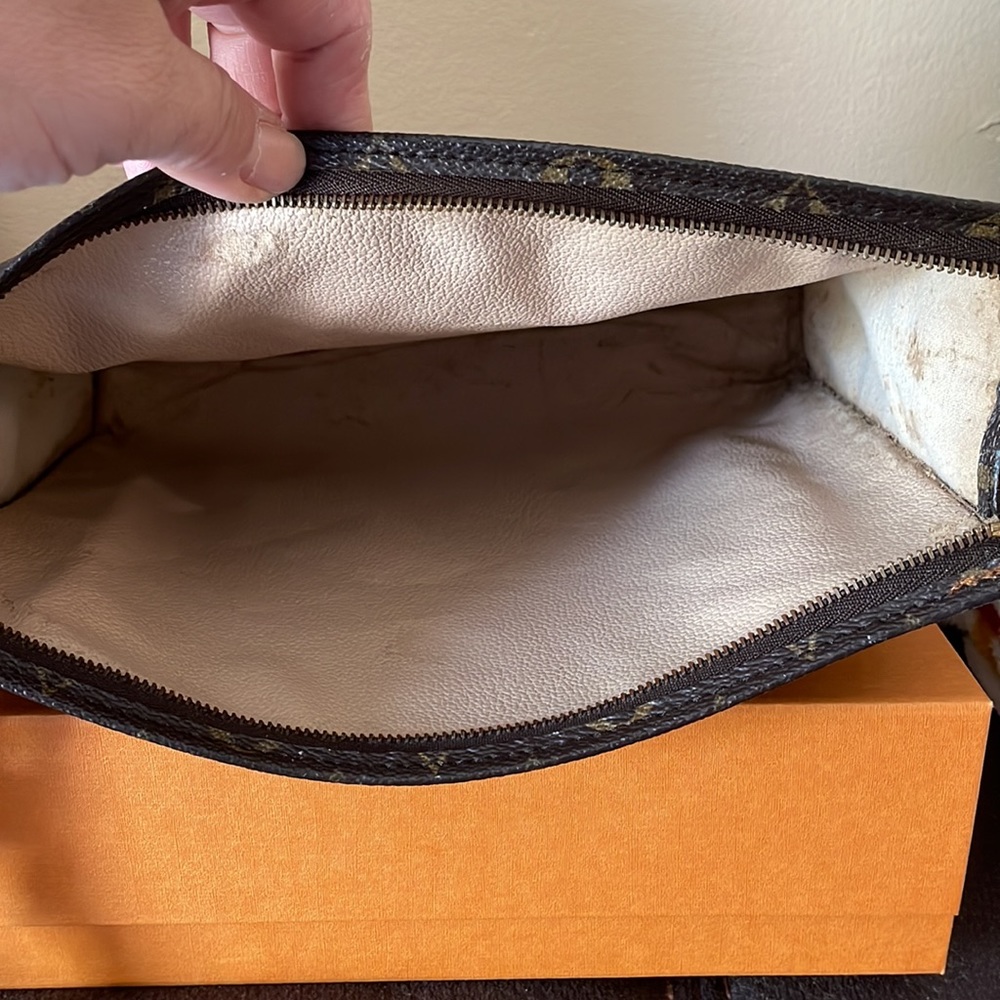 Louis Vuitton monogram toiletry 26 - Picture 12 of 17